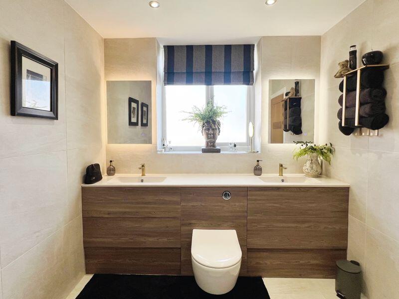 En Suite to Master