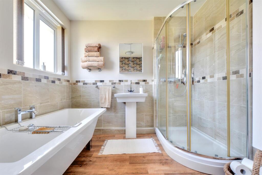 Bathroom_2.jpeg