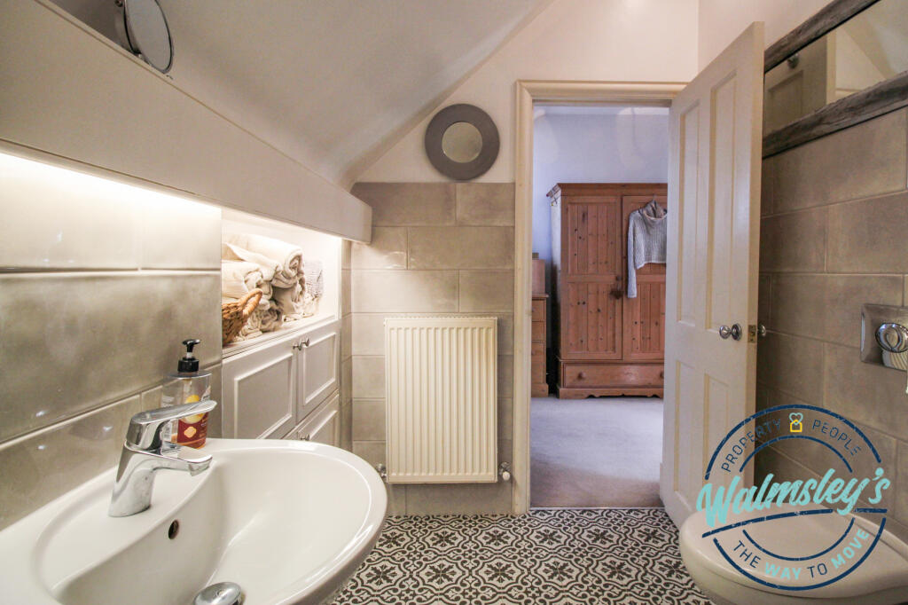 Ensuite with double shower cubicle