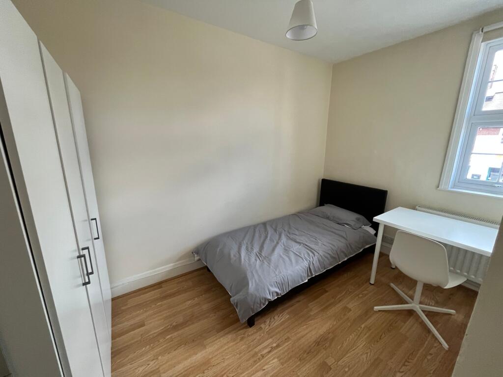 A cozy double bedroom featuring a comfortable b...