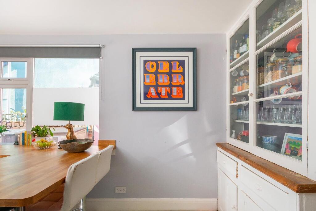 3B9RKE - Kitchen E.jpg