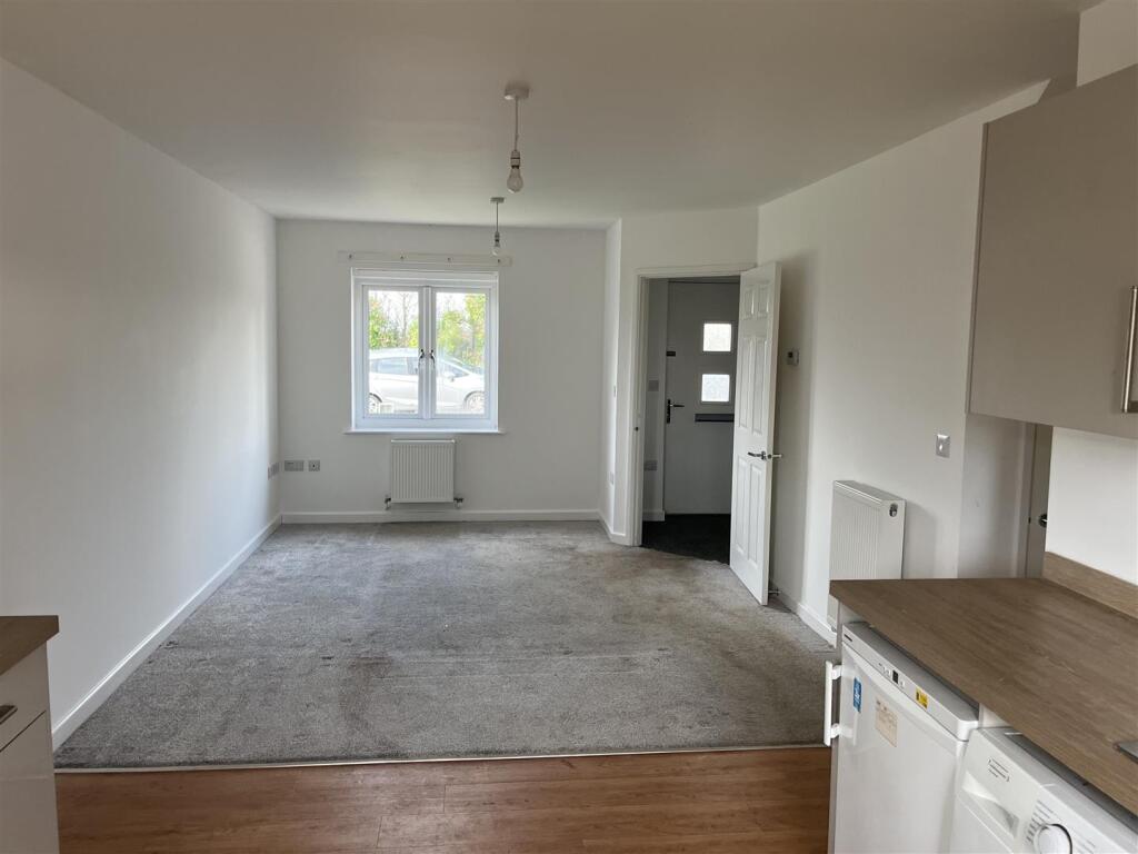 Kitchen to Lounge .jpg