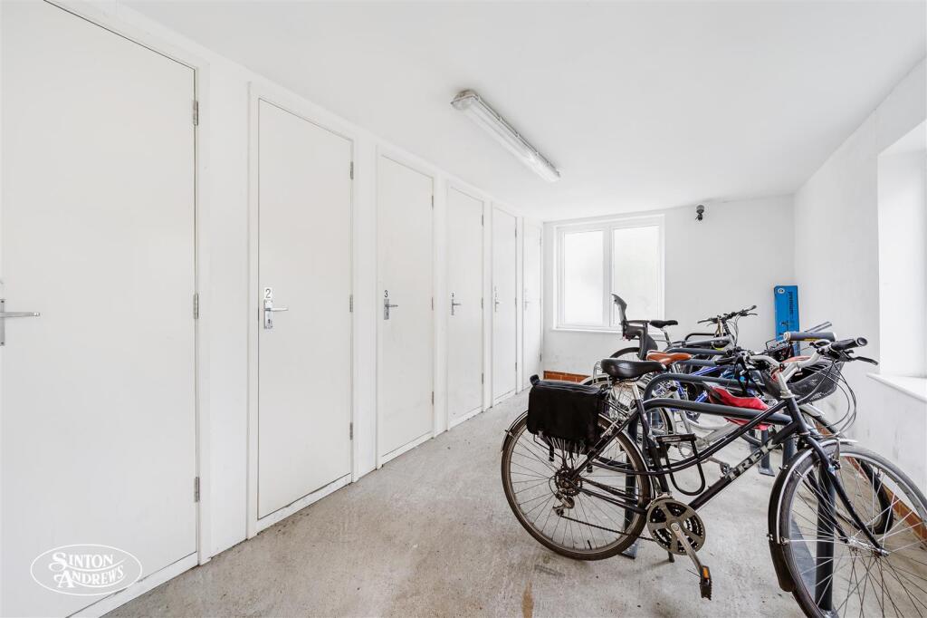 Flat 5  Harrington Court-11.jpg