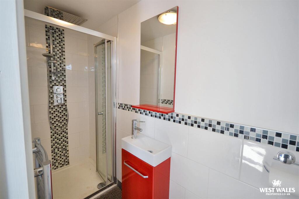 Ensuite shower room