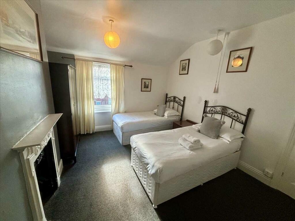BEDROOM 5