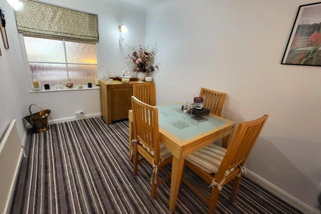 12' Dining Area