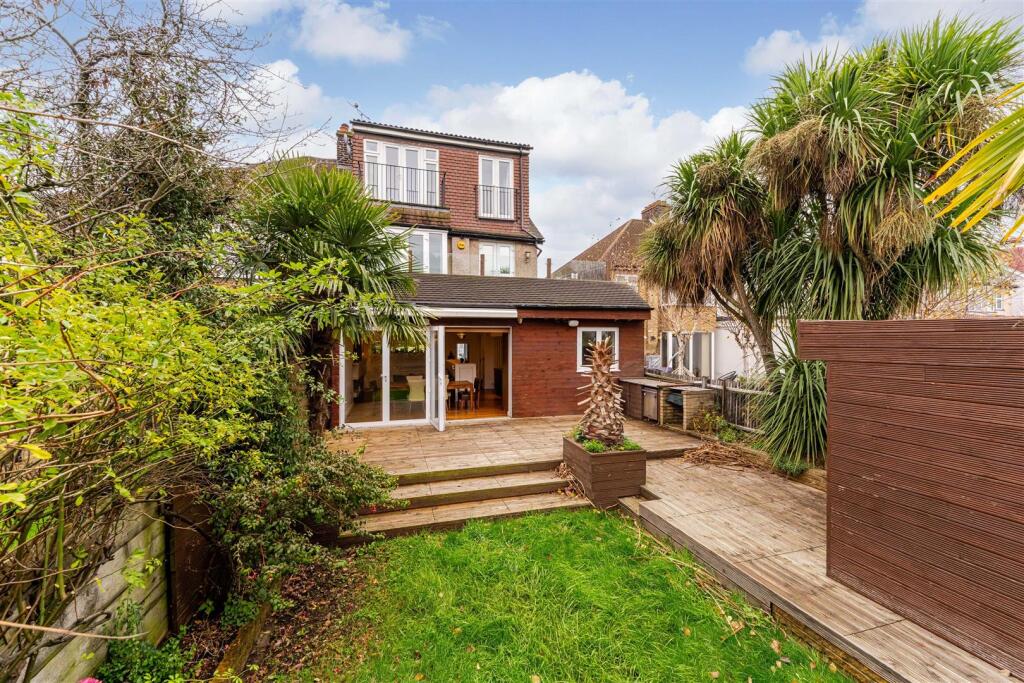 41 Oaklands Avenue, Isleworth TW7-21.jpg