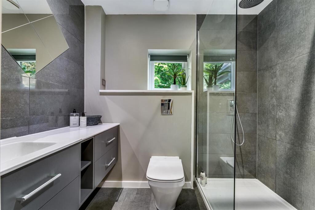 Bedroom 2 En Suite Shower Room