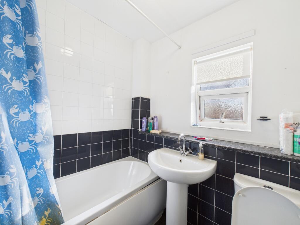 CAM02023G0-PR0186-STILL011