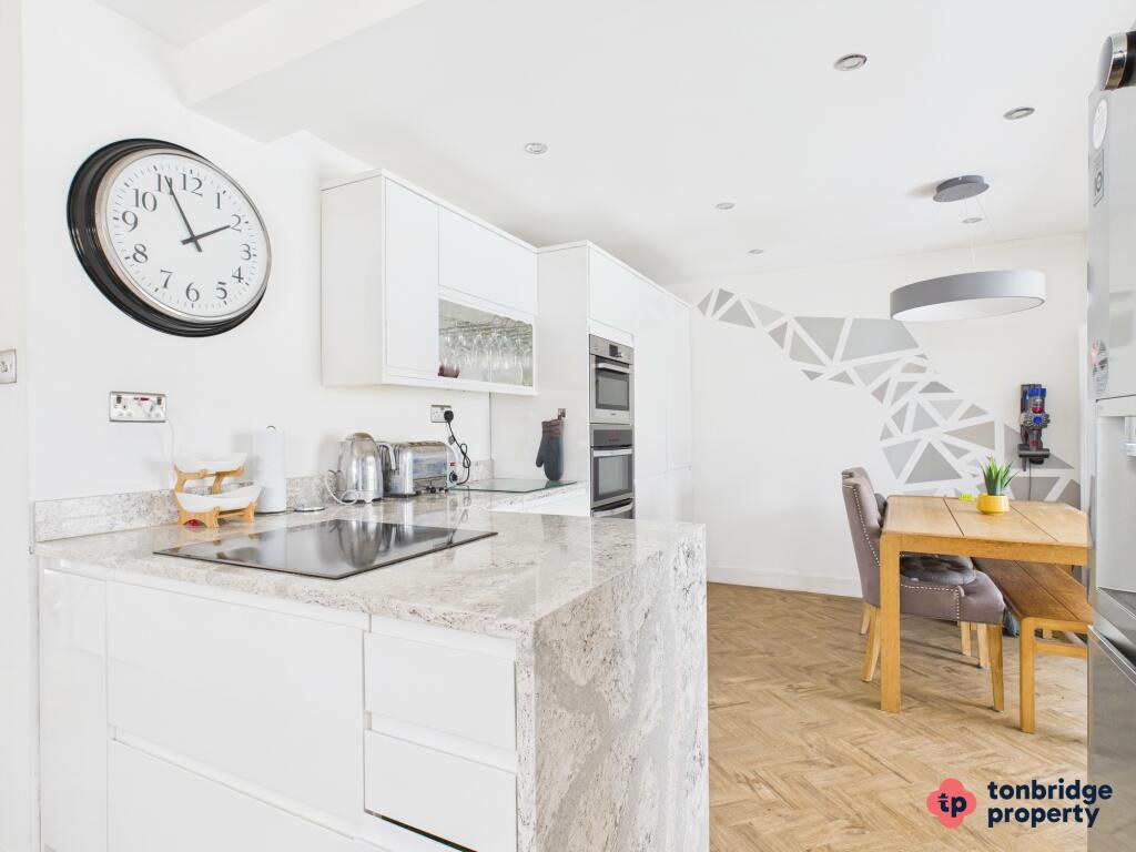 CAM03742G0-PR0020-STILL047