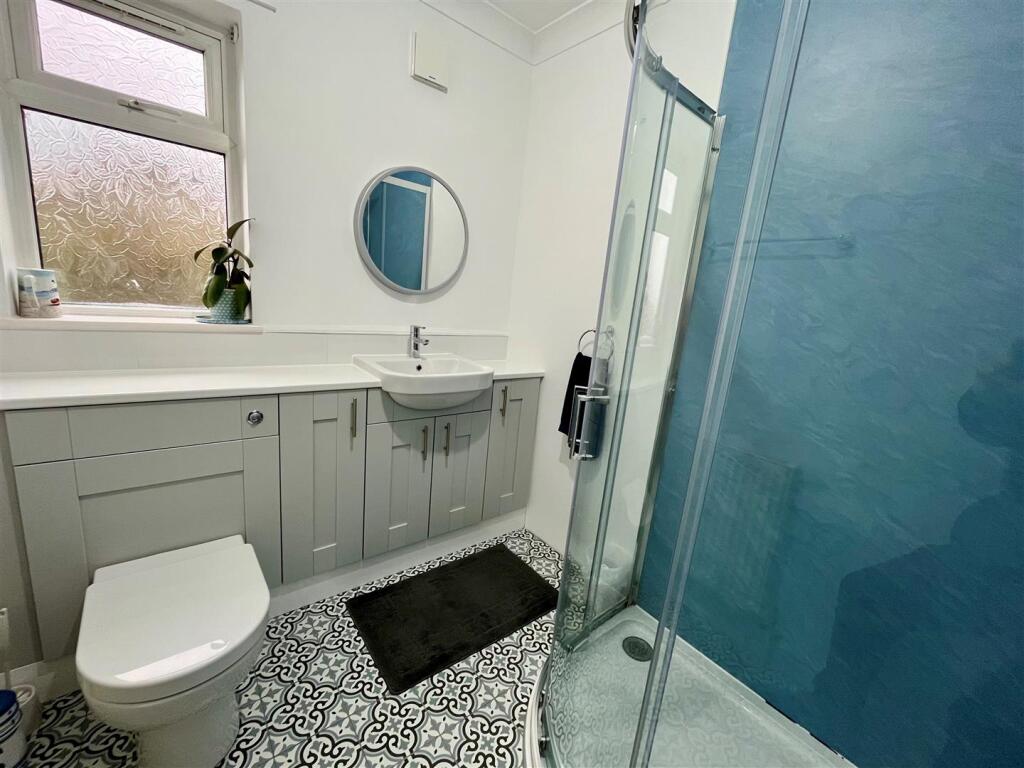 Shower Room.jpg