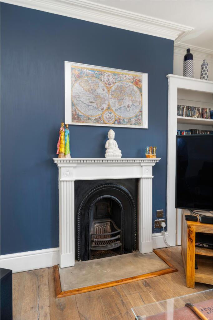 Fireplace  For Sale 2 Bedroom Flat Annerley Hill SE19 922 Sq ft www.steele.london