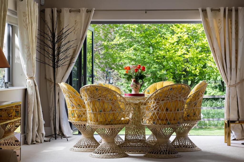 18 - The Bee Garden - GL7 5JF - Web.jpg