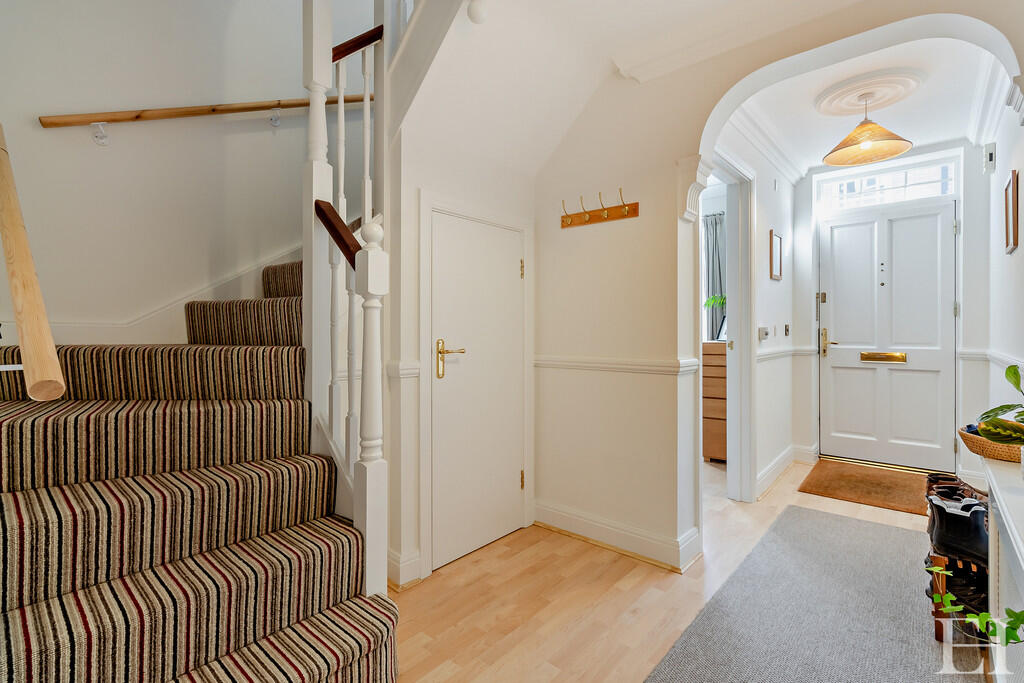 8665457-interiorW...