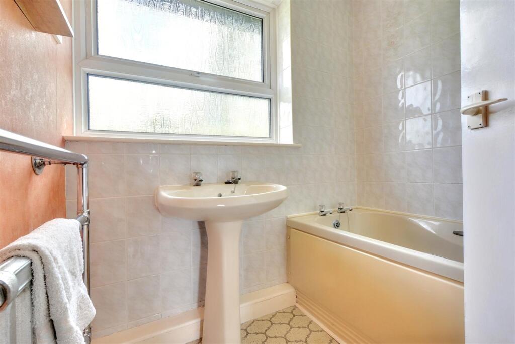Bathroom_2.jpeg