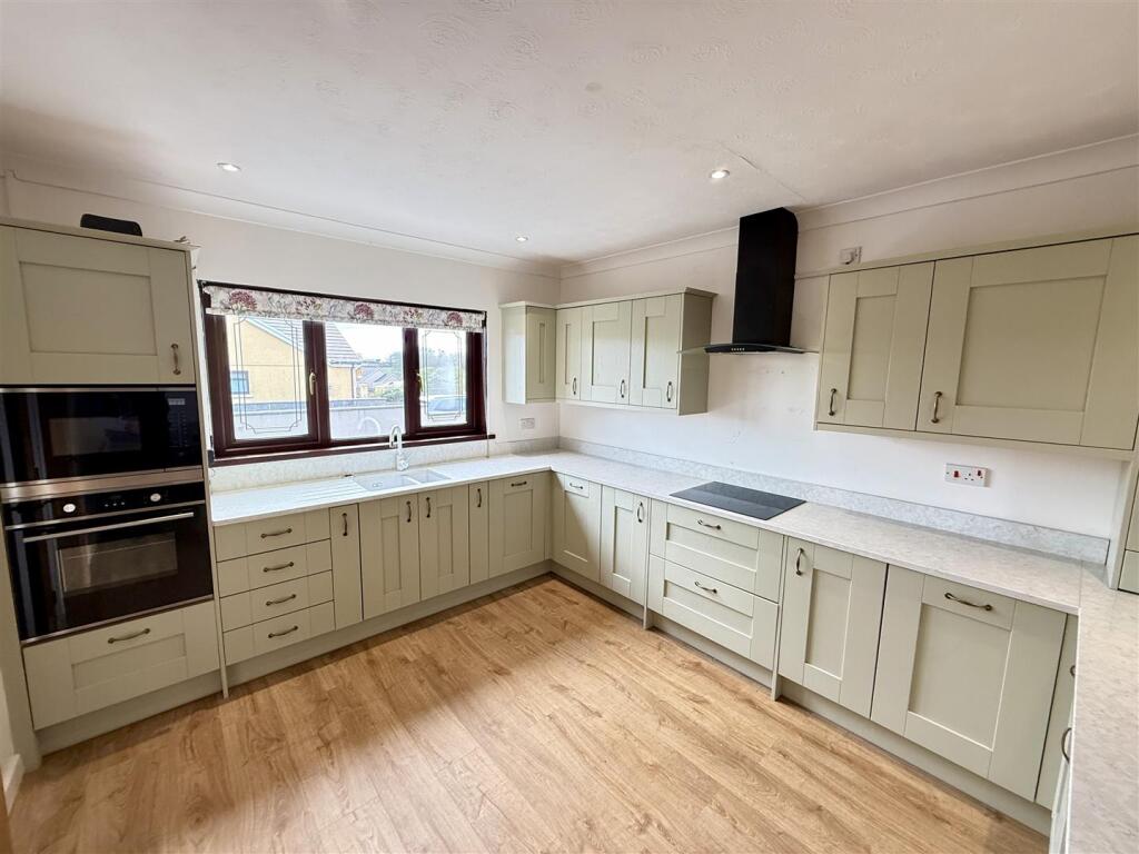 FITTED KITCHEN / DINING ROOM