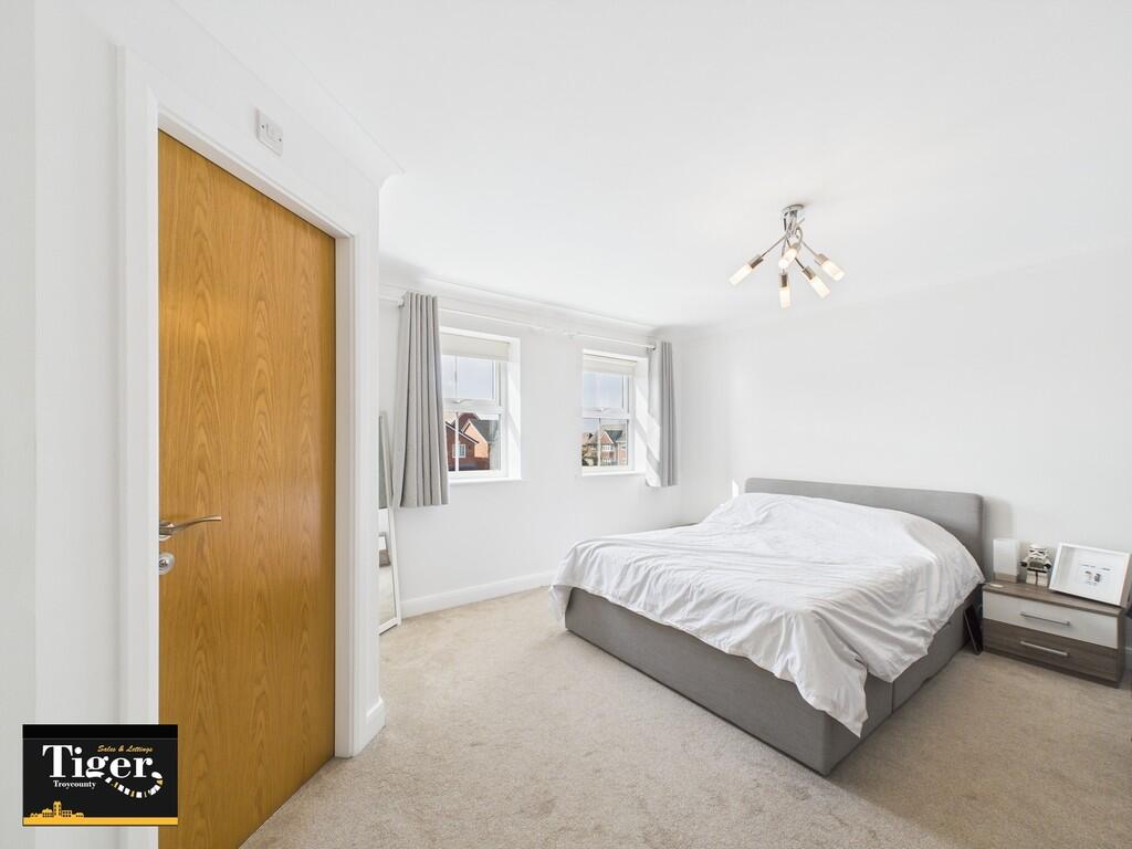 CAM02176G0-PR0525...