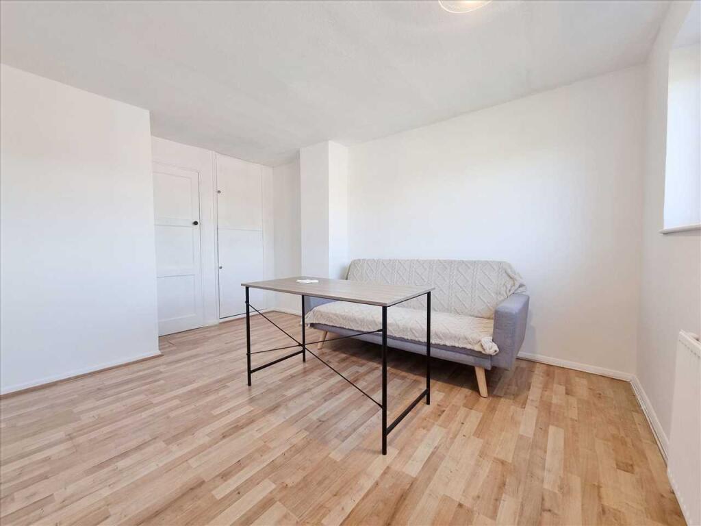 Bedroom 1: