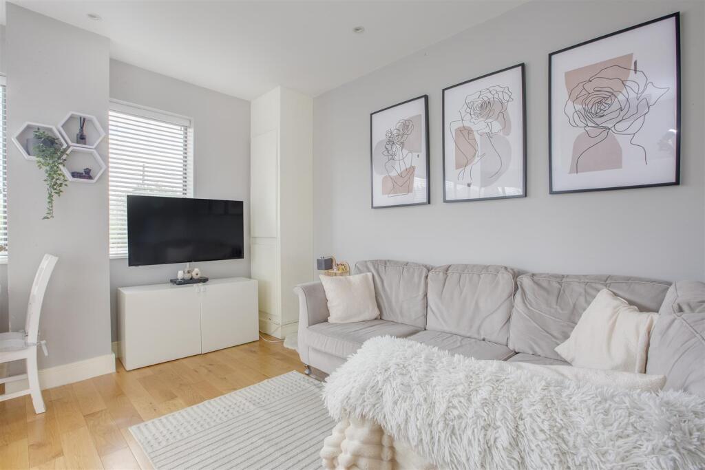 Flat 2 Swilley Gardens, Oxford Road, HP14 3NZ-6.jp