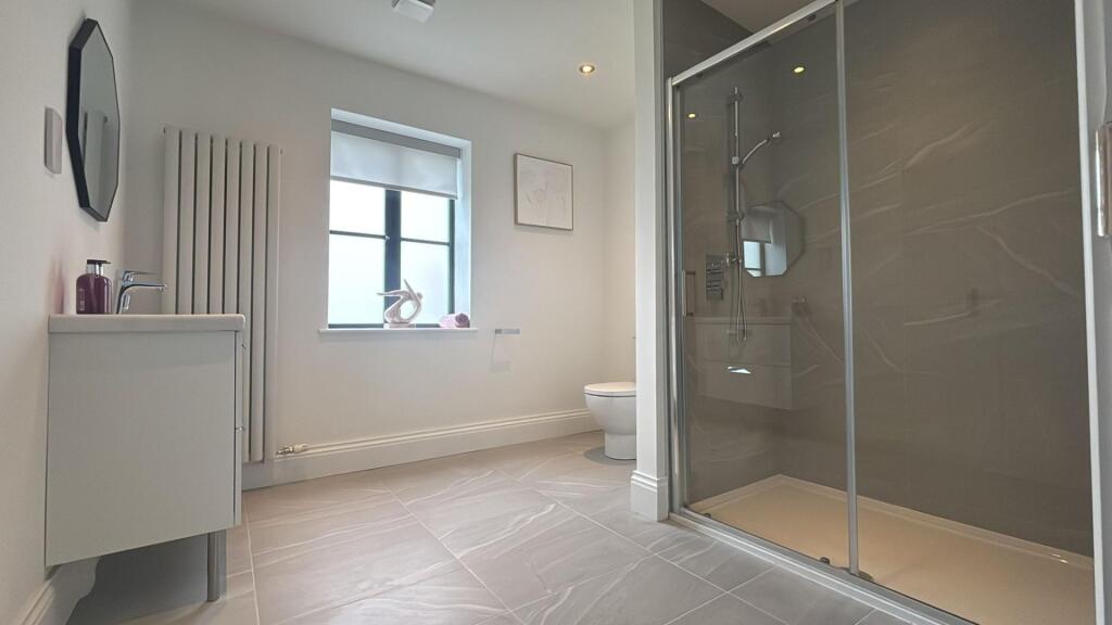 En-Suite 3.jpg