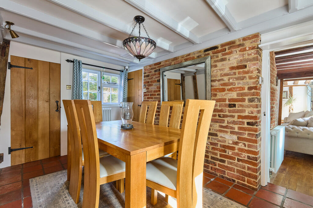 Lion_Cottage_0509...