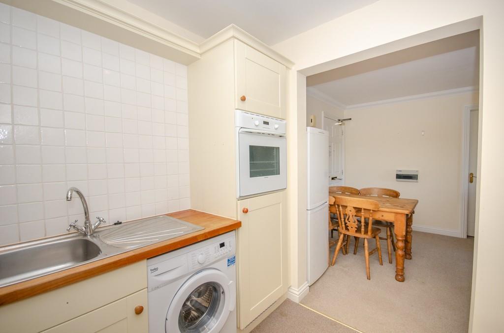 Kitchen pic 2.jpg