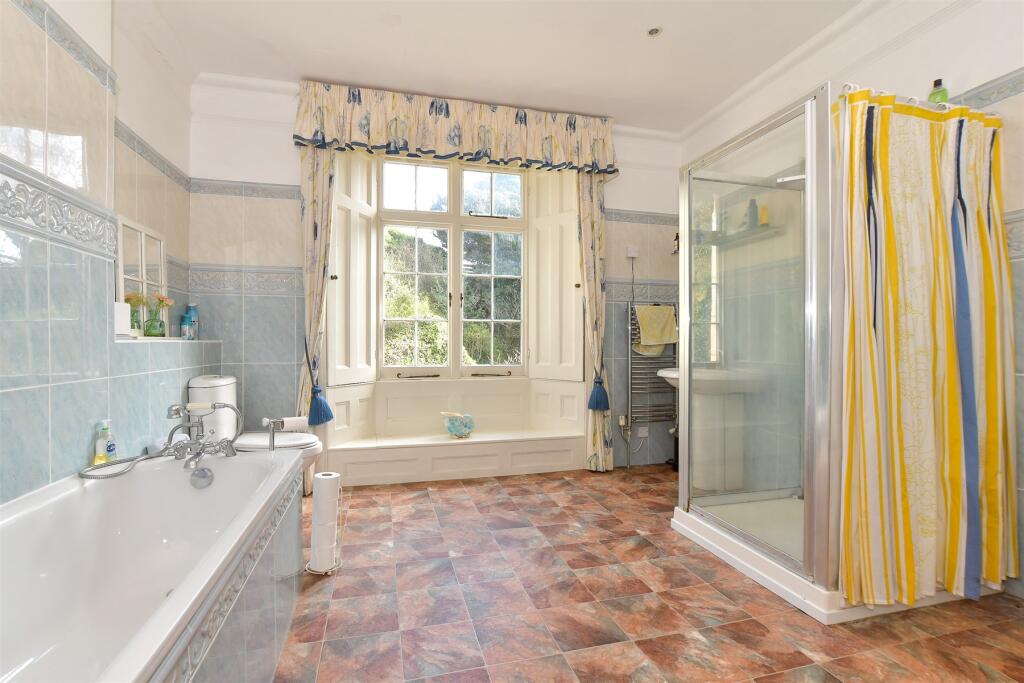 En-Suite Bathroom