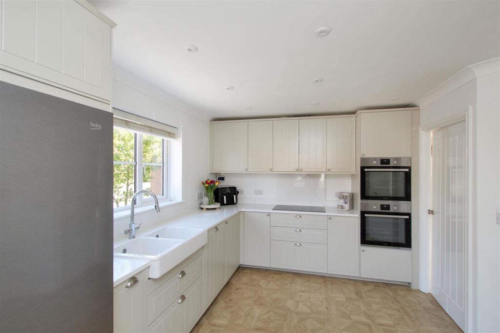 Kitchen - 3.JPG