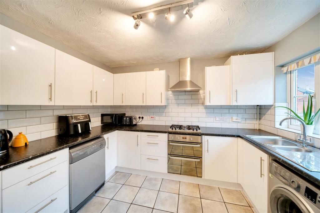 Burnet Close-20.jpg