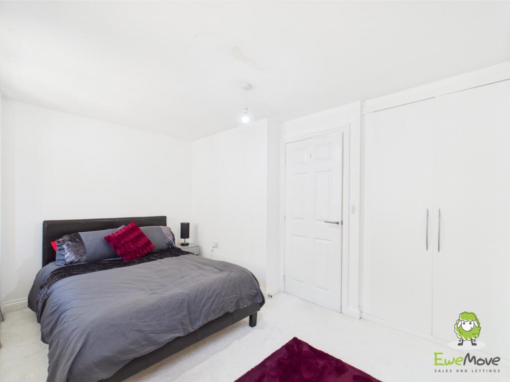 EweMove Estate Agents Basingstoke - Sinclair Drive