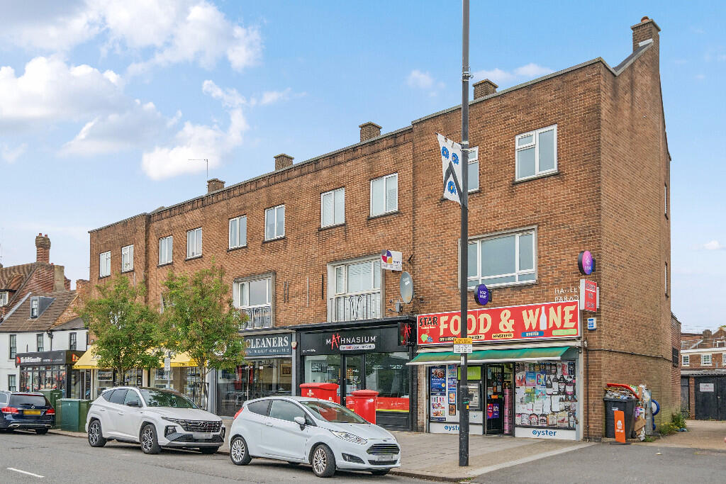Hadley Parade, High Street, Barnet, North London, EN5