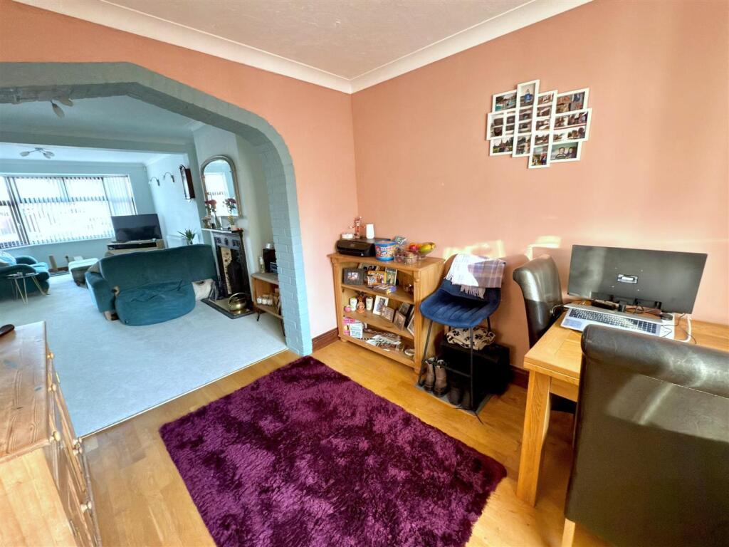 FORMAL DINING ROOM.jpg