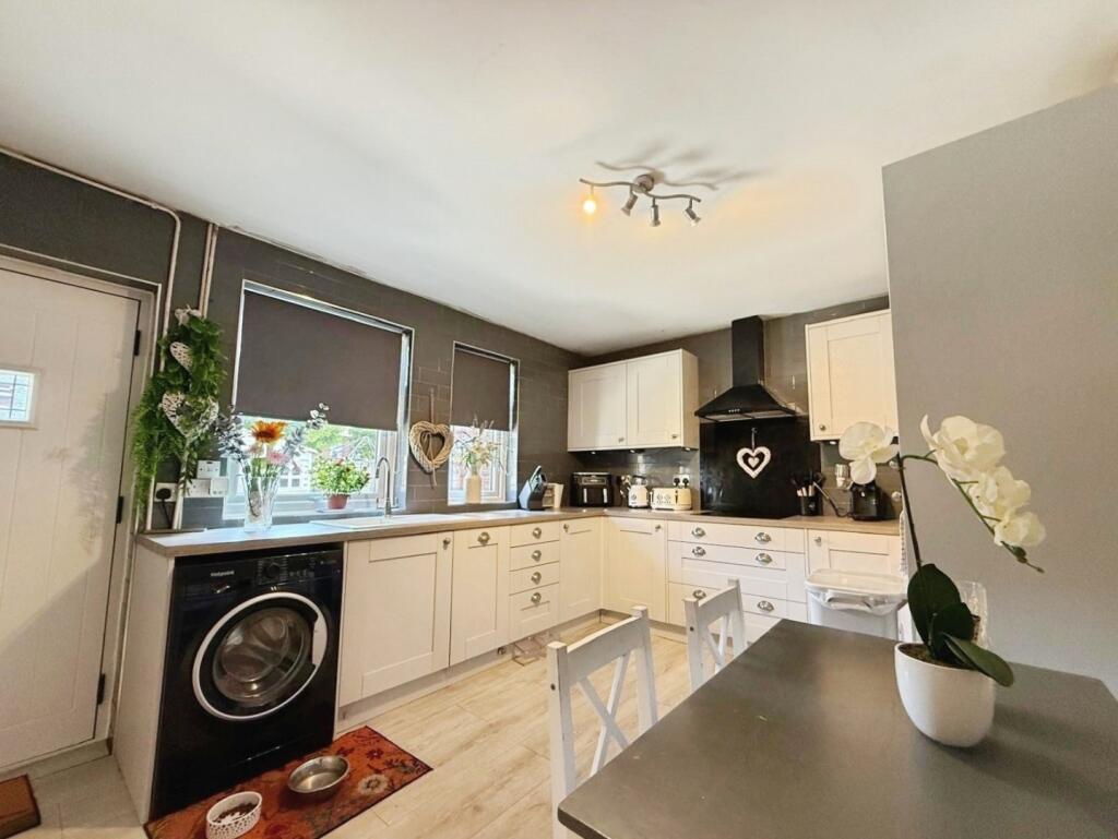 pbox-kitchen-323607.jpg