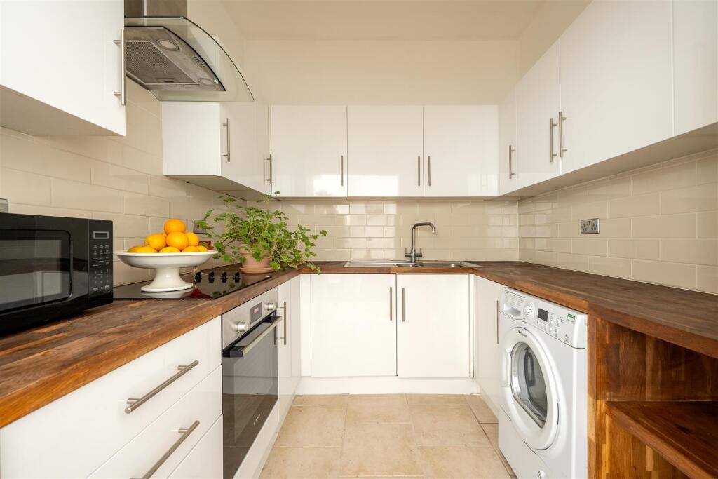 Weymouth Terrace E2