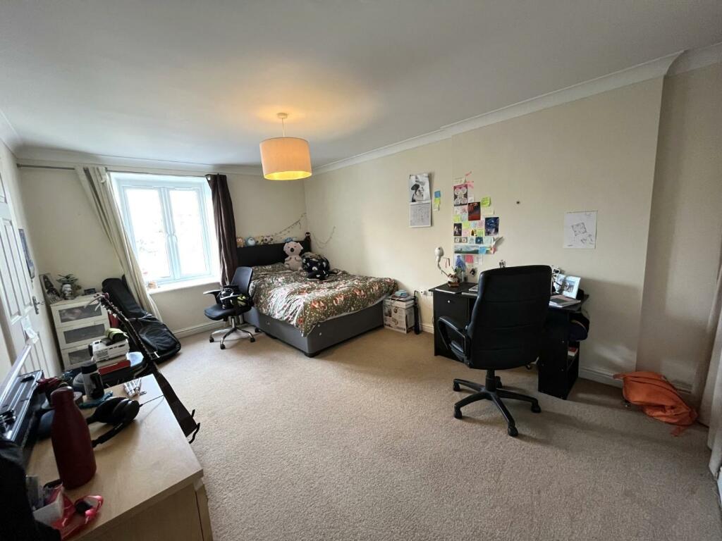 Bedroom 2.JPG