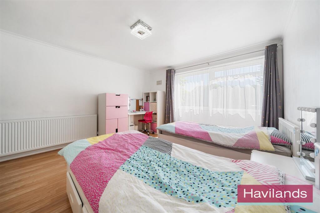 Adamsrill Close-2.jpg