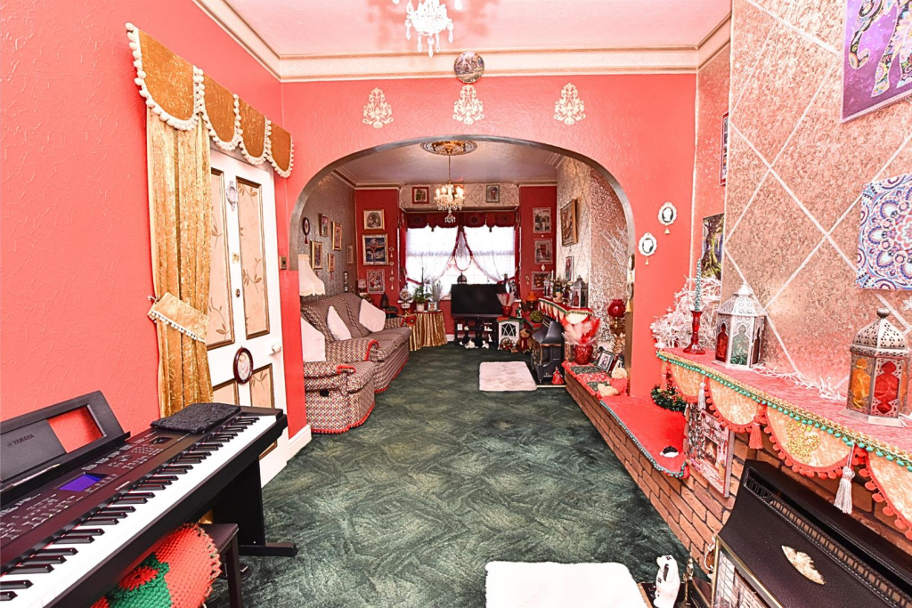 LOUNGE/DINING