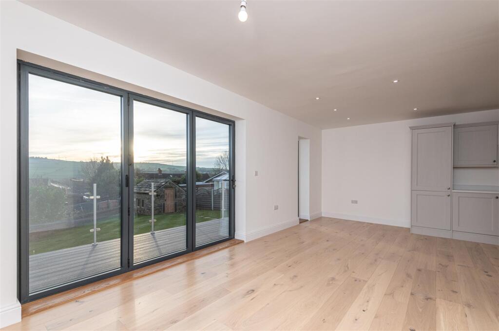 44 - 99B Knowl Road WF14 9RQ.jpg