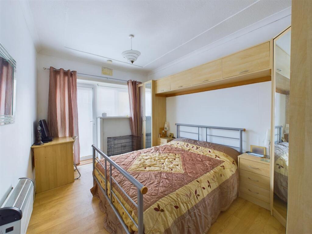 Bedroom:
