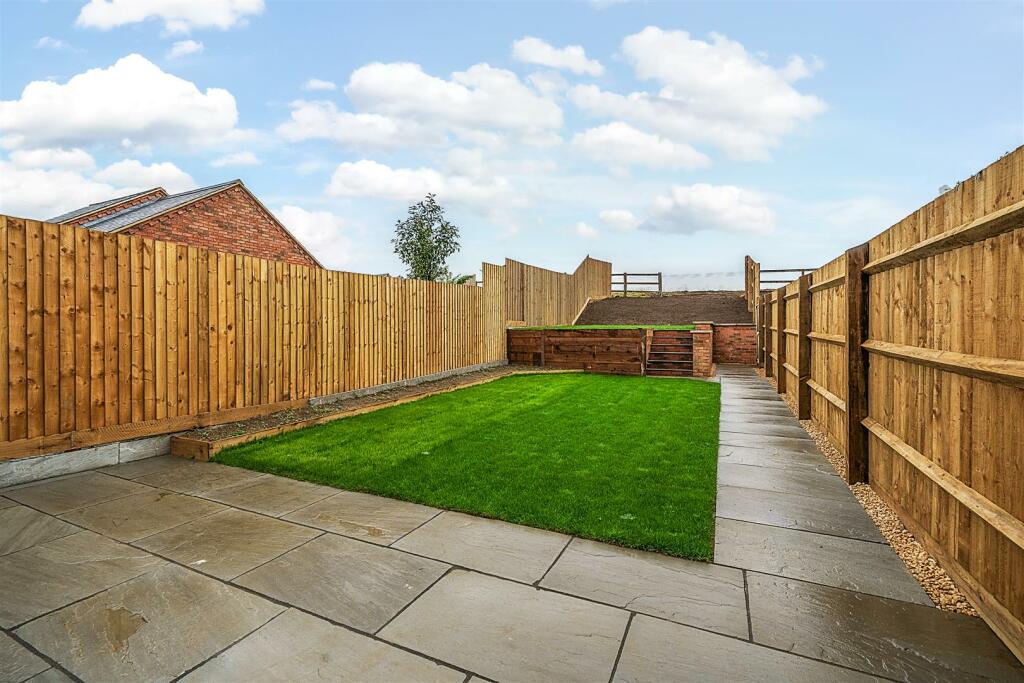 Robin's Nest, Greenway