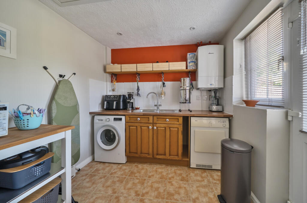 1316000-16-68654c...