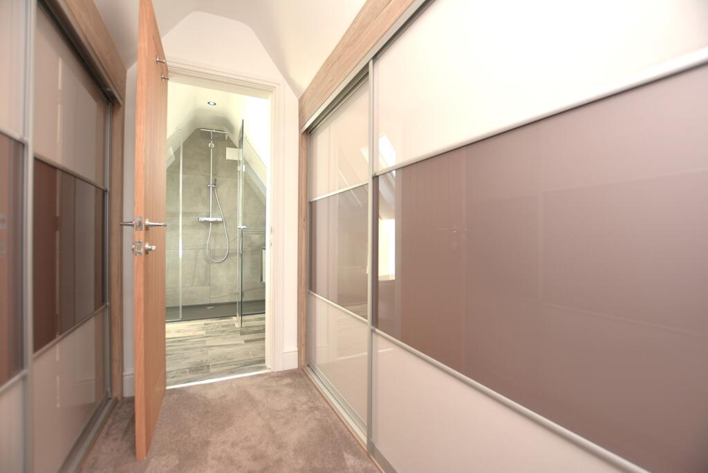 Walk in wardrobe 