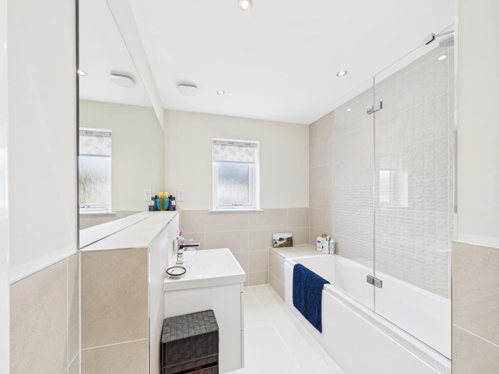 CAM03185G0-PR0104-STILL006