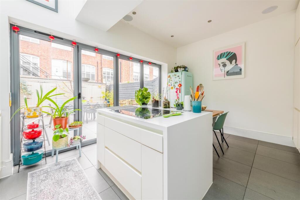 18 Newtown Road-3.jpg