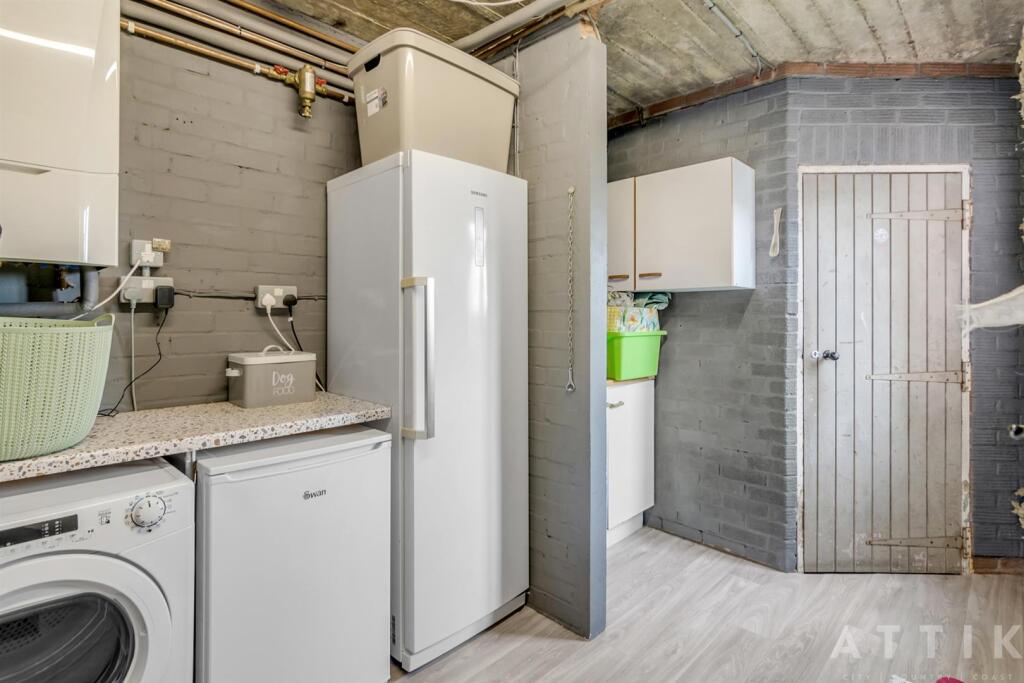 9 Bedingfield Crescent Halesworth IP19 8DZ (19).jp