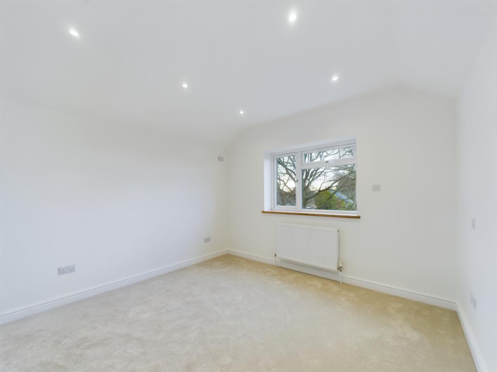 CAM02023G0-PR0113-STILL057