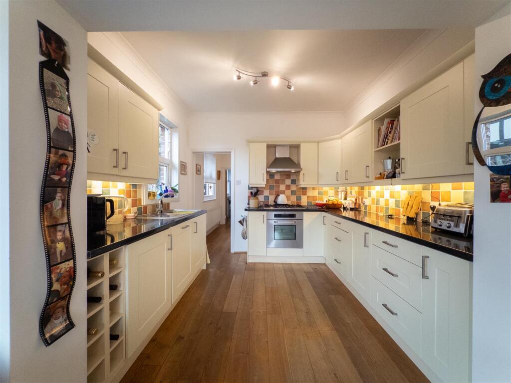 Kitchen: