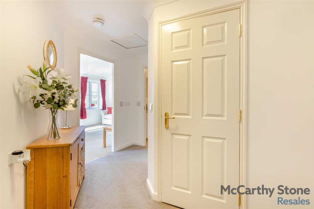 8668517-interior10.jpg