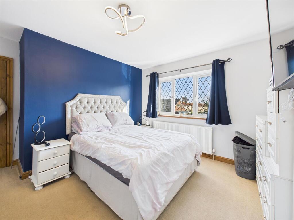 Bedroom: