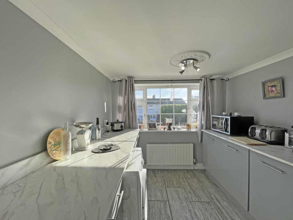 Drax Gardens 23 Kitchen 6.jpg